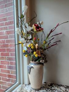 lot 1127 image: Large Crackle Glaze Ceramic Vase with Silk Flower Arrangement