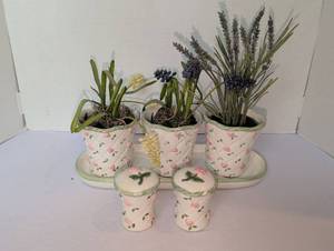 lot 1130 image: Ceramic Rose Planter Set with Salt and Pepper Shakers. 6 PCs.