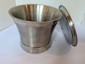 lot 1135 image: Stainless Steel Ice Bucket with Lid 8 in tall