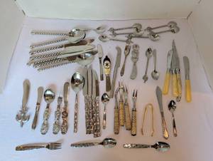 lot 1161 image: Mixed Decorative Flatware and Serving Utensil Collection