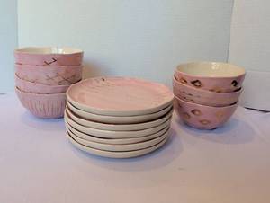 lot 1183 image: Soiree by American Atelier pink dinnerware