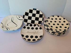lot 1184 image: Assorted black and white ceramic plates