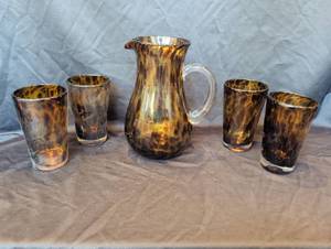 lot 1212 image: Tortoiseshell Art Glass Pitcher and Tumbler Set