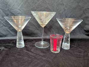 lot 1213 image: Mixed Martini Glass Set with Measuring Shot Glass