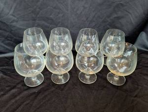 lot 1216 image: Set of 14 Clear Glass Brandy Snifters
