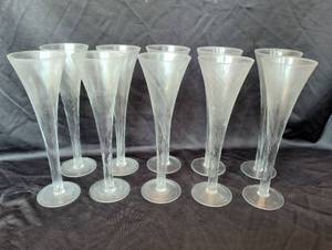 lot 1218 image: Eight 10-in tall champagne flutes