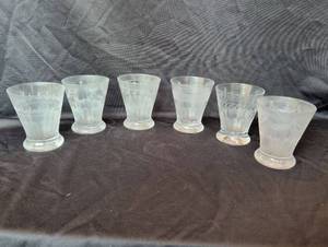 lot 1219 image: Set of 6 Frosted Etched Glass Footed Tumbler Cups