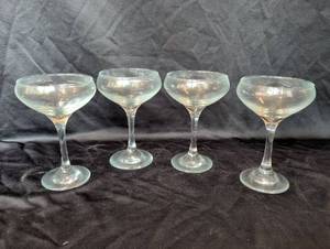 lot 1220 image: Set of 4 Clear Glass Champagne Coupe Glasses