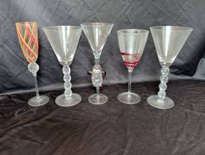 lot 1221 image: Set of 5 Decorative Art Glass Stemware Cocktail Glasses