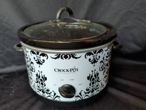 lot 1232 image: Crock-Pot Slow Cooker with Damask Design
