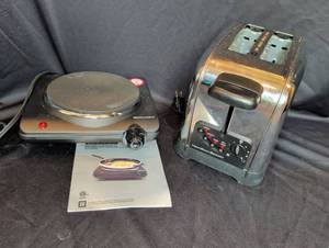 lot 1237 image: Elite Gourmet Single Flat Burner & Hamilton Beach 2-Slice Toaster Set