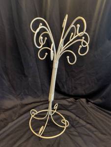 lot 1269 image: 20 in tall white metal tree