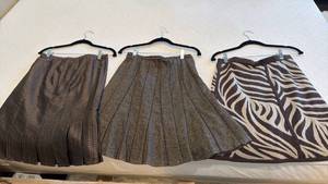 lot 1321 image: Ann Taylor and other skirts size small
