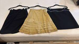 lot 1323 image: Ann Taylor and other skirts size 4-6