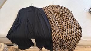 lot 1355 image: Ladies ponchos