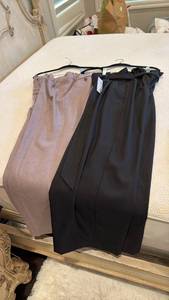 lot 1384 image: Willit  and other ladies pants