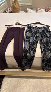 lot 1390 image: Chicos and other ladies leggings
