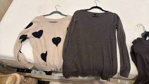 lot 1433 image: Willi Smith and other ladies tops