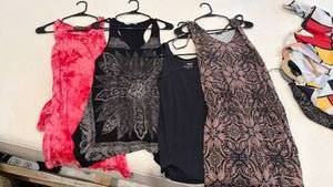 lot 1487 image: Maurices and other ladies tops
