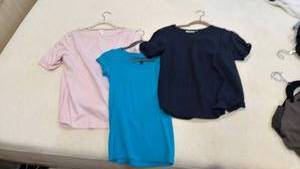 lot 1496 image: Ladies tops
