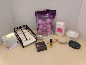 lot 1517 image: Bath Collection with Wedgwood China dish and more