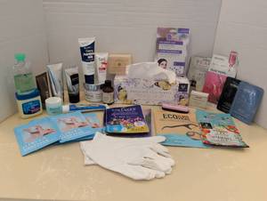 lot 1519 image: Mixed Skincare and Beauty Product Bundle