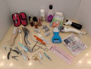 lot 1522 image: Large Manicure & Pedicure Tool Set with Accessories