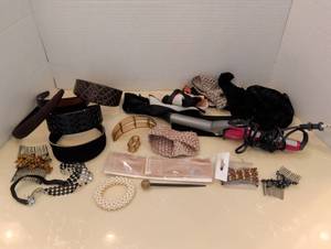 lot 1524 image: Womens Hair Accessories and Styling Tool Lot