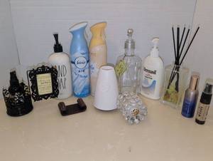 lot 1528 image: Bathroom Home Fragrance and Decor Bundle