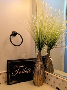 lot 1533 image: Black and Gold Toilette Decorative Wood Sign 15x11 and 16 inch vase
