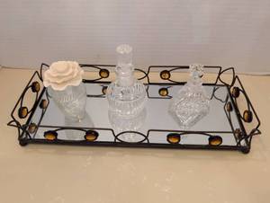 lot 1534 image: Crystal Glass Perfume Bottle Set with Mirrored Vanity Tray
