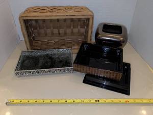 lot 1539 image: Basket, vase, wooden box and tray