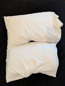 lot 1553 image: White Bed Pillows Set of 2