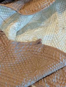 lot 1559 image: Embroidered Satin Quilt 80x96 reversible. See pic