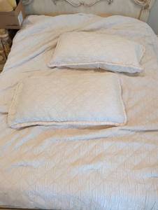 lot 1565 image: White Quilted Comforter 90x89 in with Pillows