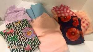 lot 1577 image: Ladies Scarves