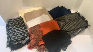 lot 1581 image: Ladies scarves