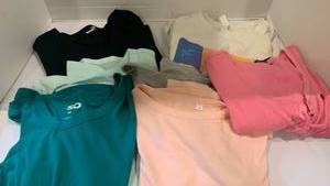 lot 1588 image: Ladies top S-M