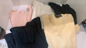 lot 1589 image: Ladies sweaters S-M