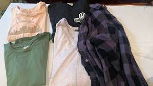 lot 1594 image: Ladies tops mostly Med