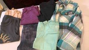 lot 1596 image: Girls cloth size 1416