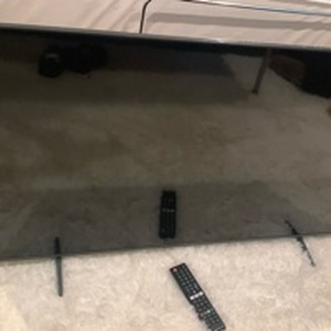 lot 1597 image: Samsung 43 inch TV with remote