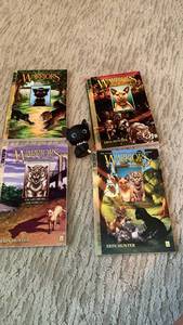 lot 1620 image: Warriors Manga Book Set by Erin Hunter with Cat Figurine