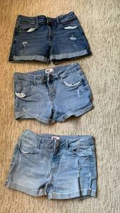 lot 1649 image: Girls SO jean shorts size 14