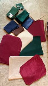 lot 1659 image: Place mats and napkins