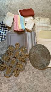 lot 1660 image: Placemats and napkins