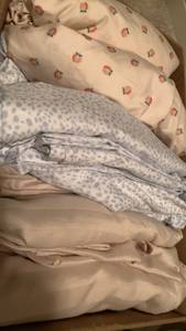 lot 1672 image: Queen sheets