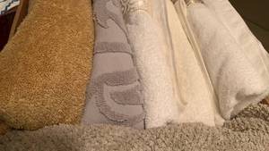 lot 1675 image: Bath towels