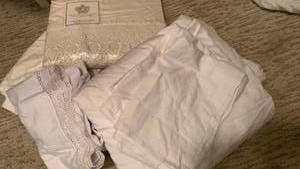 lot 1687 image: Queen flat sheet New, misc sheets and pillow cases