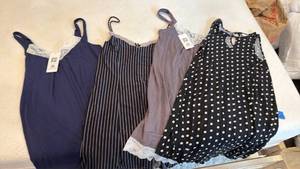 lot 1703 image: Ladies pajamas sizes sm-med